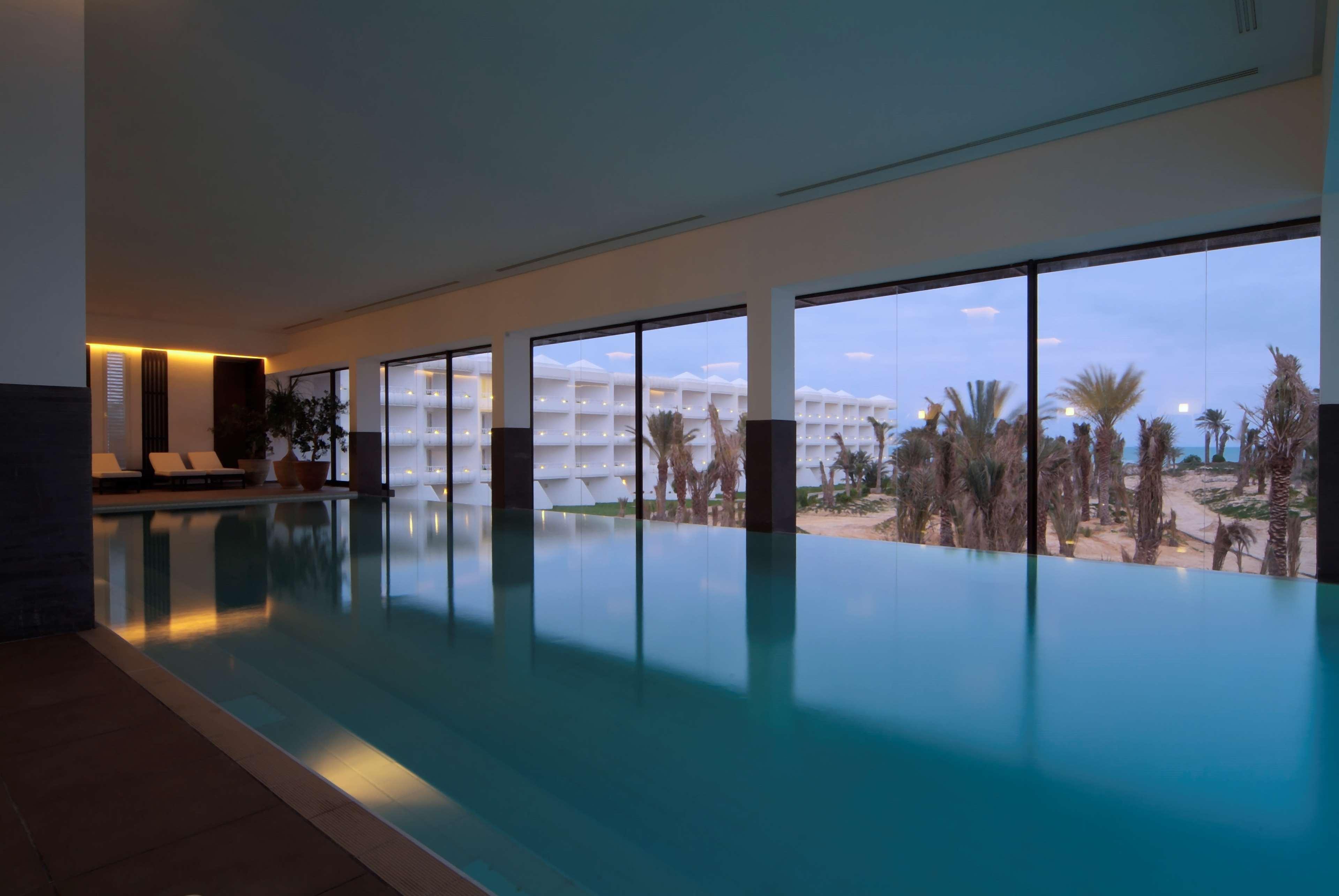Radisson Blu Palace Resort & Thalasso, Djerba Mezraia 외부 사진 The swimming pool at the hotel