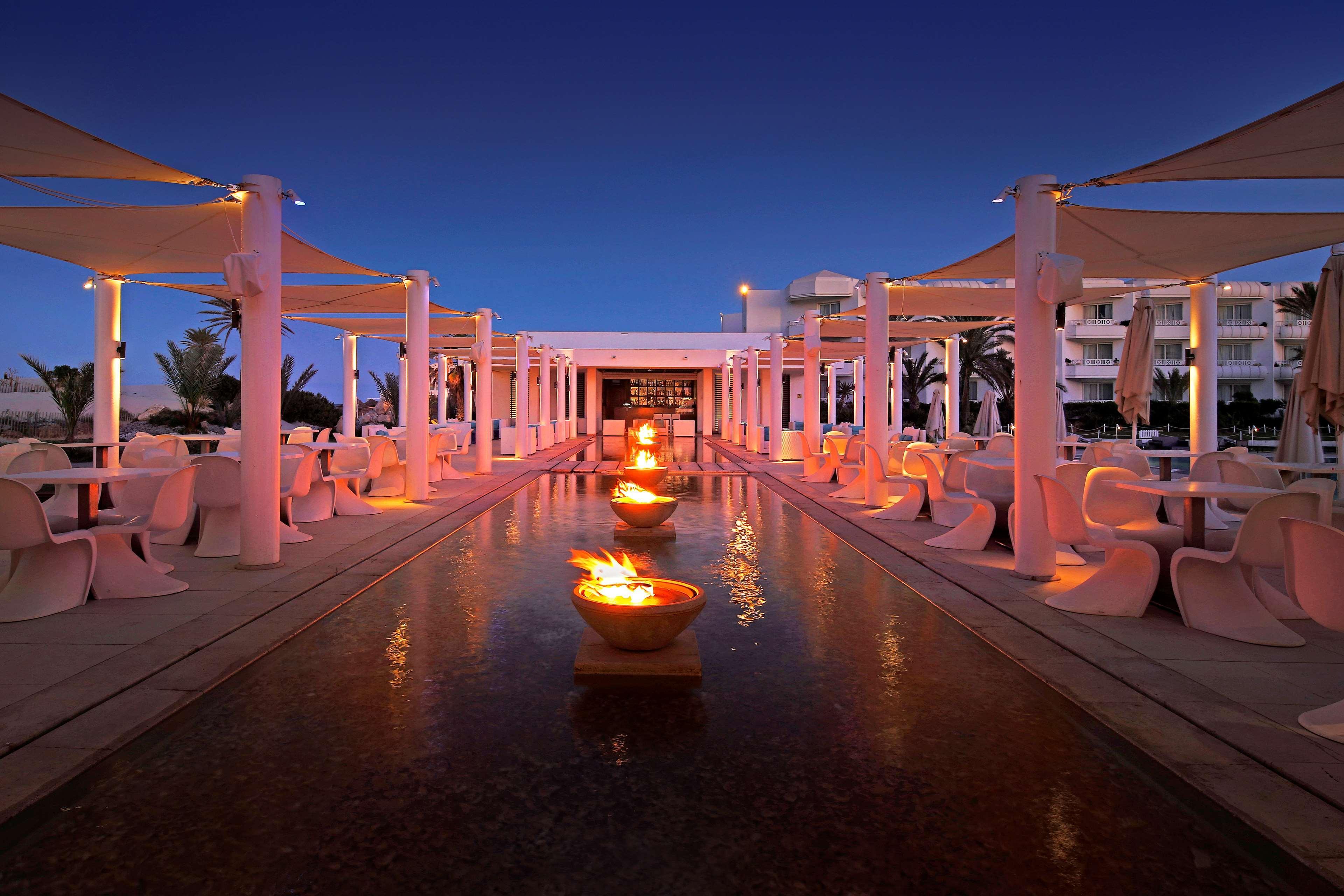 Radisson Blu Palace Resort & Thalasso, Djerba Mezraia 외부 사진 The resort's main restaurant