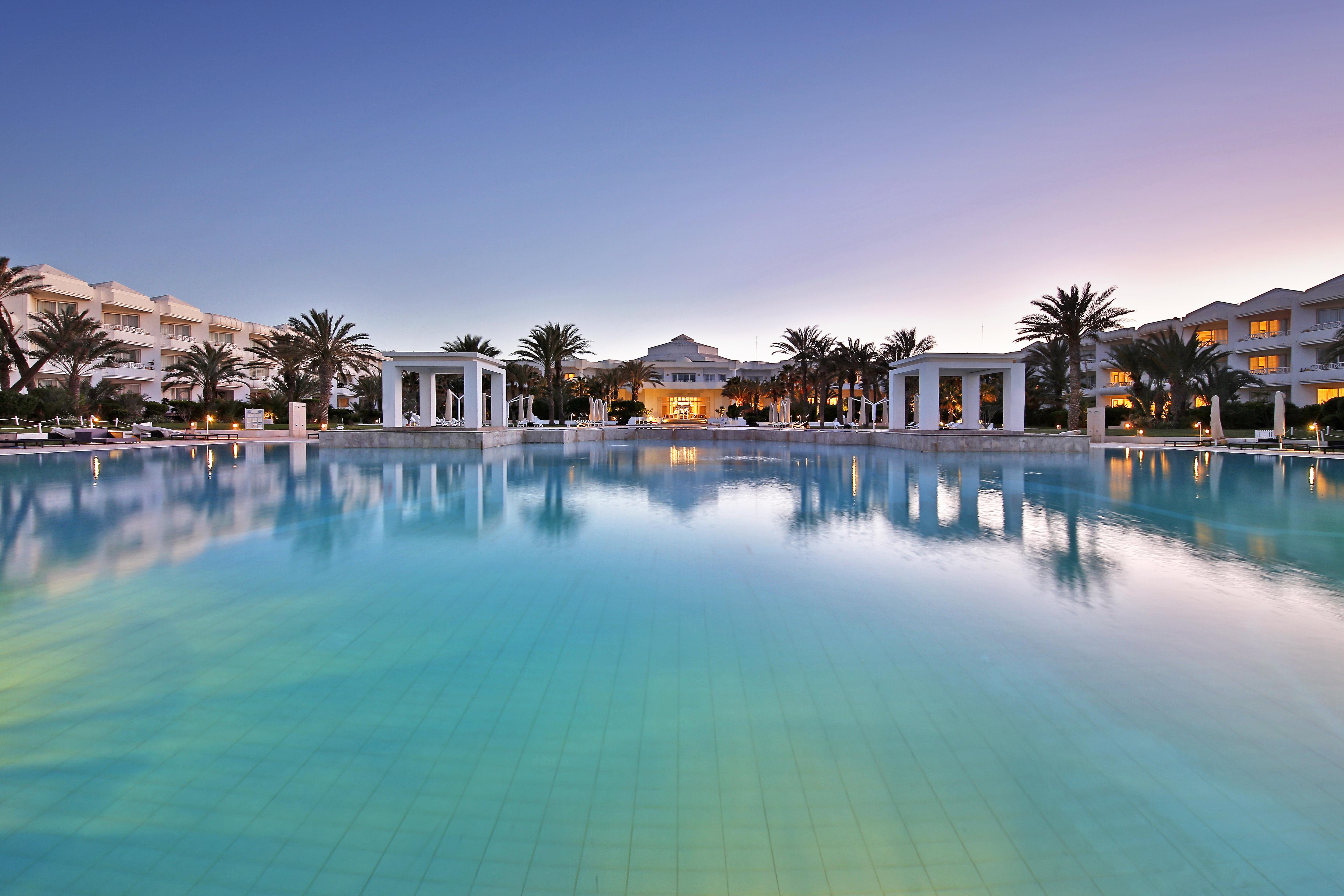 Radisson Blu Palace Resort & Thalasso, Djerba Mezraia 외부 사진 The Royal Mirage Hotel