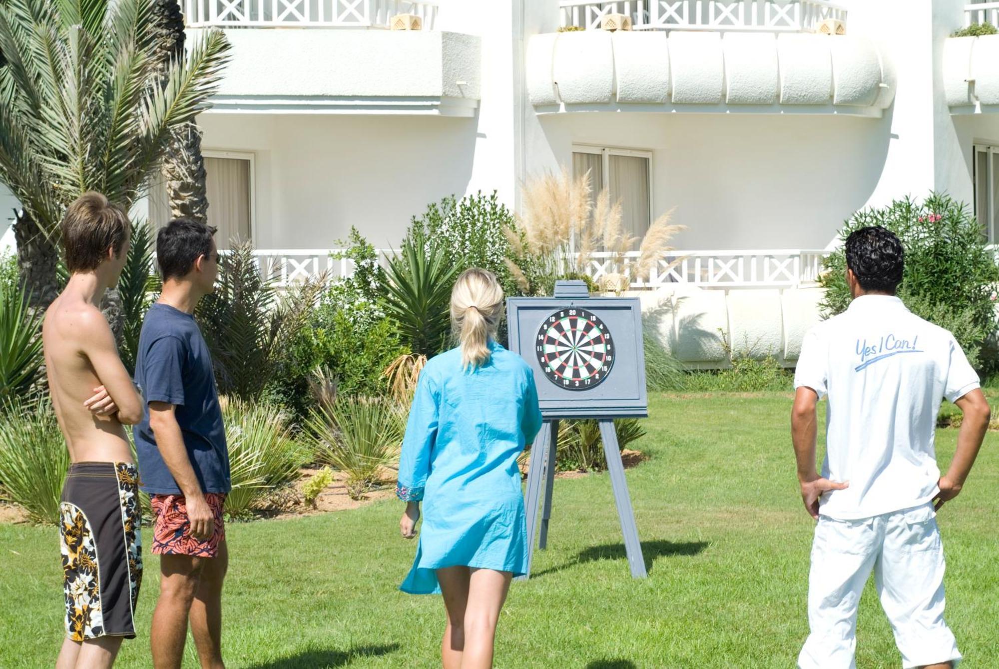 Radisson Blu Palace Resort & Thalasso, Djerba Mezraia 외부 사진 Outdoor dartboard