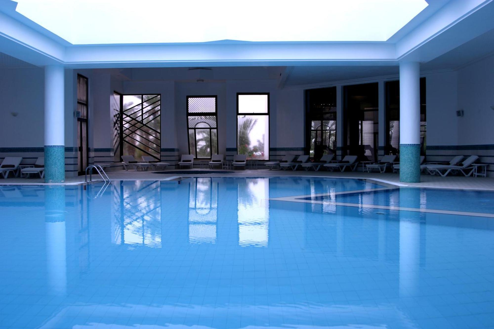 Radisson Blu Palace Resort & Thalasso, Djerba Mezraia 외부 사진 Indoor swimming pool