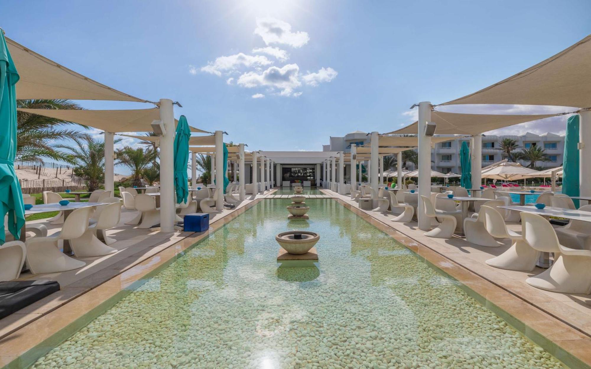 Radisson Blu Palace Resort & Thalasso, Djerba Mezraia 외부 사진 The resort's main pool
